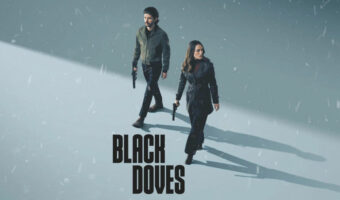 Black doves. Une espionne au pied du sapin.